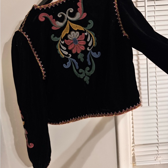 Zara Black Velvet Cropped Jacket with Multicolor Floral Embroidery - Picture 9 of 11